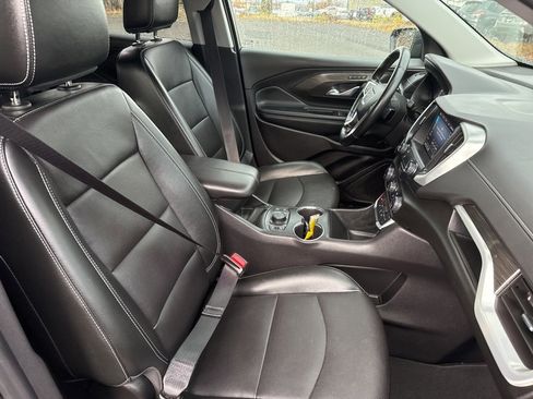 Used 2024 GMC Terrain SLT image 28