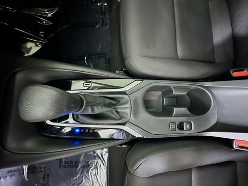 Used 2025 Toyota Corolla LE image 21