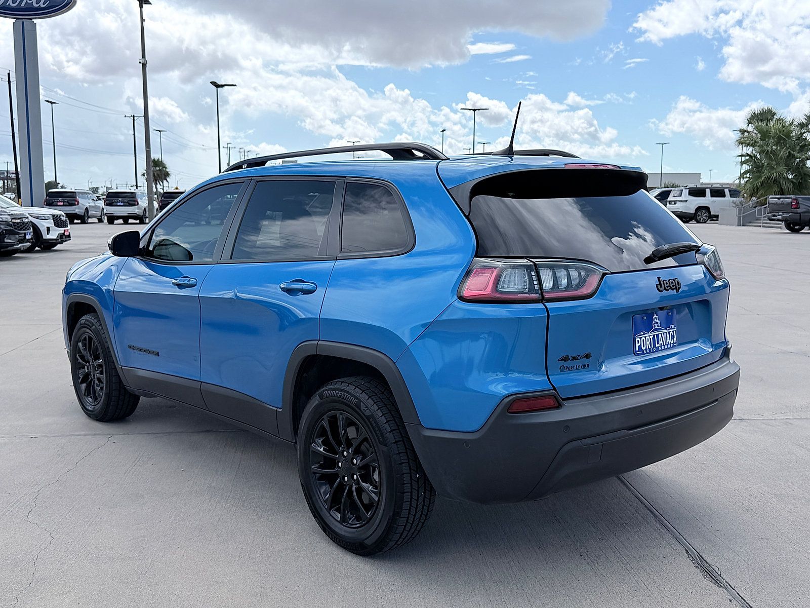 Used 2023 Jeep Cherokee Altitude Lux AWD/4WD image 5