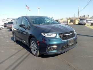 Used 2023 Chrysler Pacifica Touring-L video 1