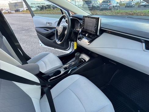 Used 2020 Toyota Corolla LE image 27
