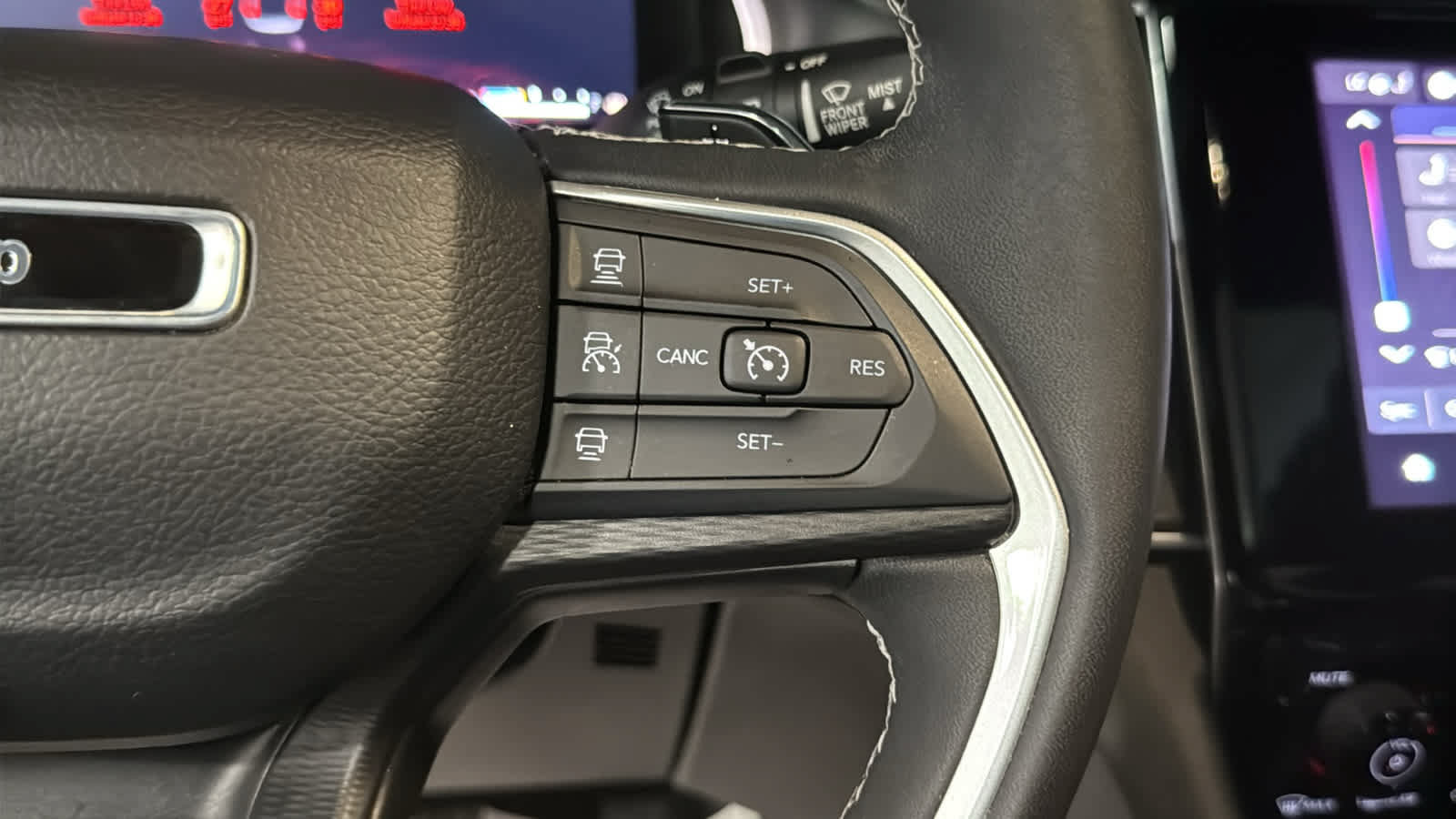 Used 2023 Jeep Grand Cherokee L Laredo AWD/4WD image 13