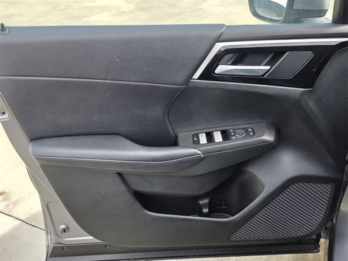 Used 2024 Mitsubishi Outlander SE image 7