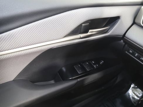 Used 2025 Toyota Camry SE image 30