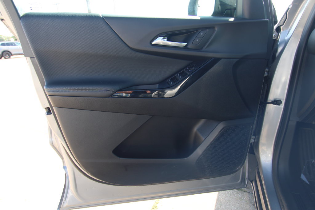 Used 2026 Chevrolet Equinox LT AWD/4WD image 36