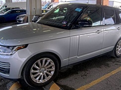Used 2019 Land Rover Range Rover HSE image 1