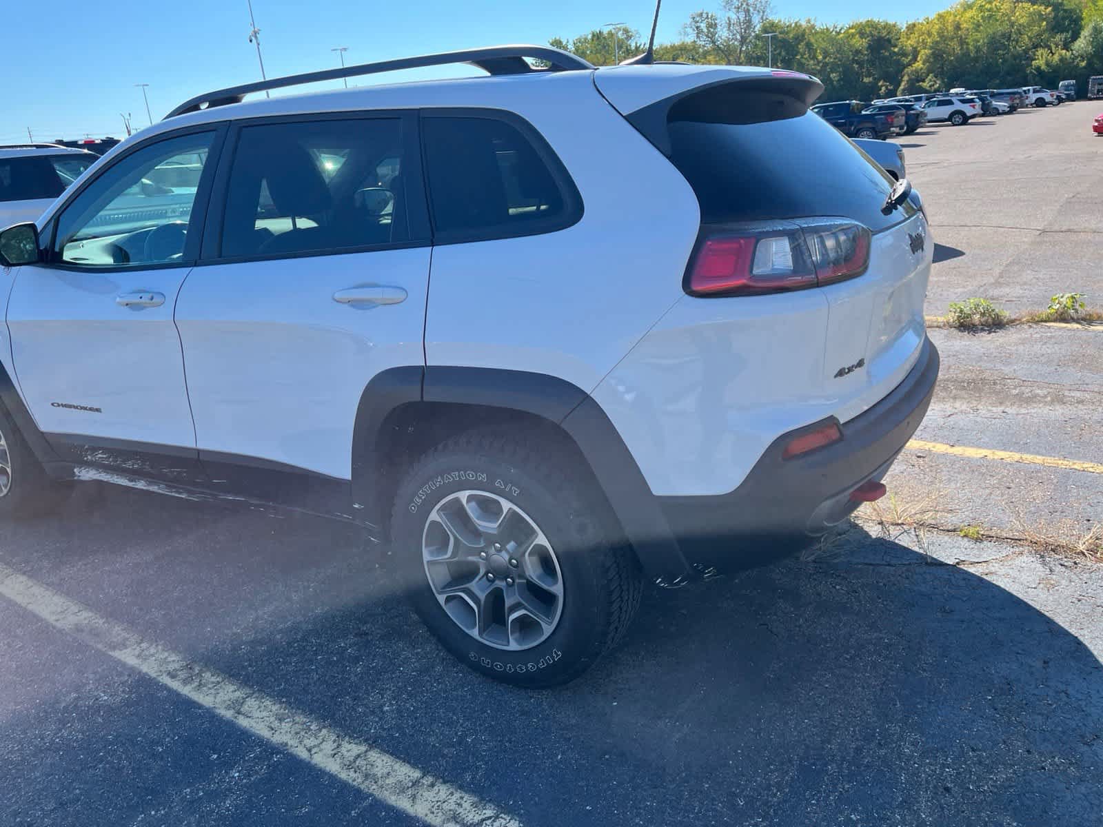 Used 2020 Jeep Cherokee Trailhawk w/ Cold Weather Group AWD/4WD image 10