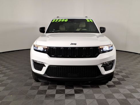 Used 2024 Jeep Grand Cherokee Limited w/ Black Appearance Package AWD/4WD image 2