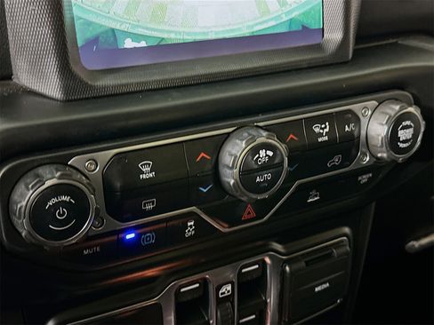 Used 2021 Jeep Wrangler Unlimited Sahara image 16