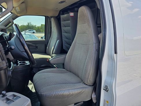Used 2023 GMC Savana 2500 Extended w/ Driver Convenience Package RWD image 4