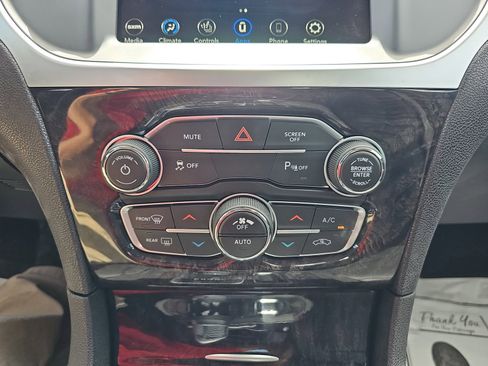 Used 2022 Chrysler 300 Touring L w/ Comfort Group image 24