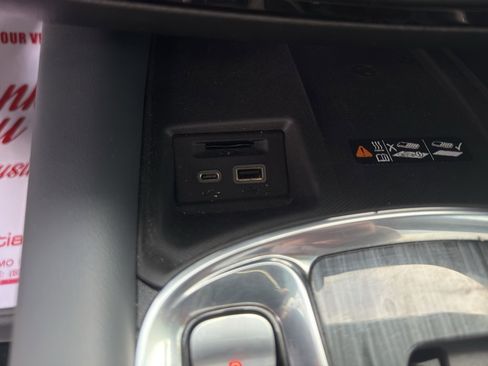 Used 2022 Buick Enclave Essence w/ Experience Buick Package image 19