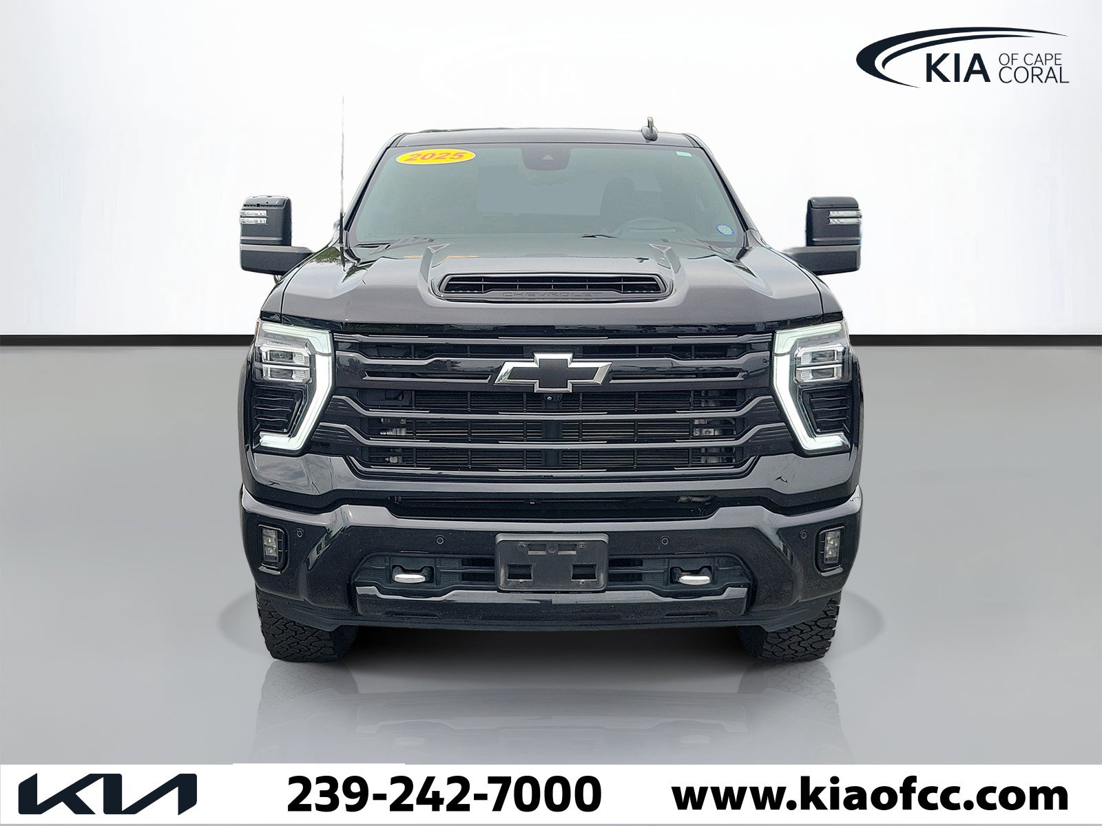 Used 2025 Chevrolet Silverado 2500 High Country w/ Midnight Edition AWD/4WD image 2