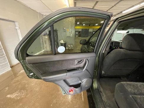 Used 2007 Kia Sorento LX w/ Sport Pkg image 24