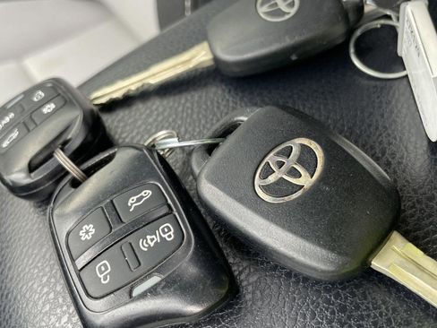 Used 2017 Toyota RAV4 XLE w/ Premium Special Value Package AWD/4WD image 31
