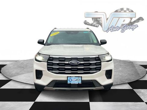 Used 2026 Ford Explorer Active AWD/4WD image 2