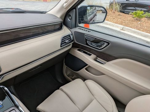 Certified 2023 Lincoln Navigator Reserve image 18