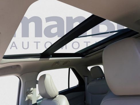 Used 2022 Ford Explorer XLT w/ Equipment Group 202A image 17