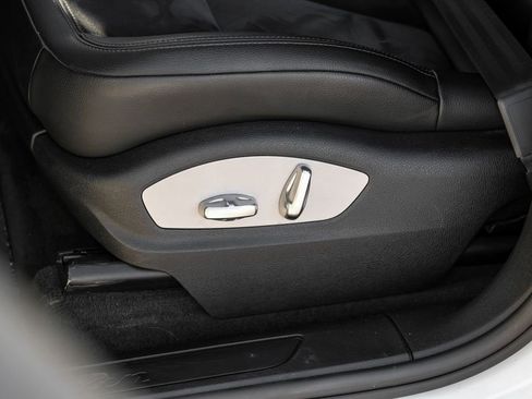 Used 2020 Porsche Macan Base image 37