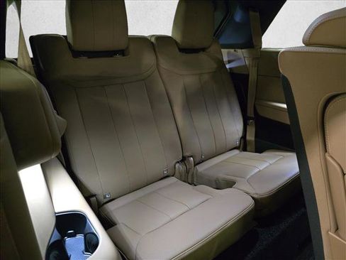 New 2025 Land Rover Range Rover Long Wheelbase SE image 12