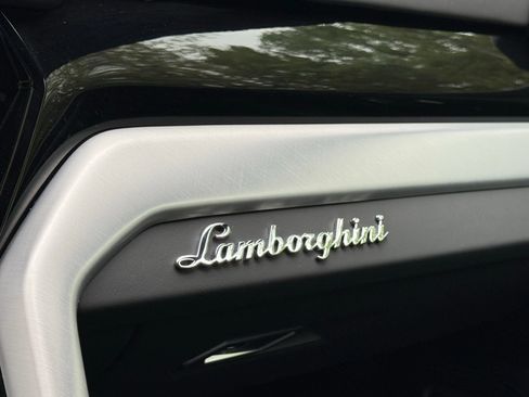 Used 2020 Lamborghini Urus AWD/4WD image 25