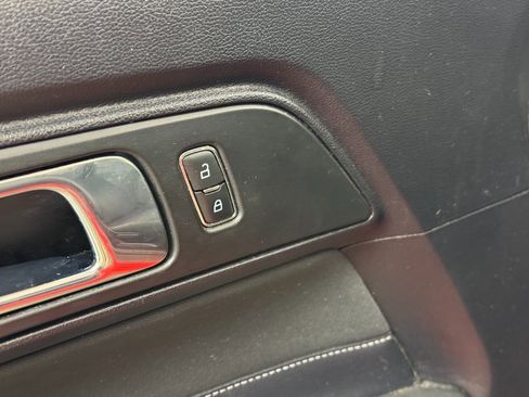 Used 2018 Ford Mustang Convertible image 9