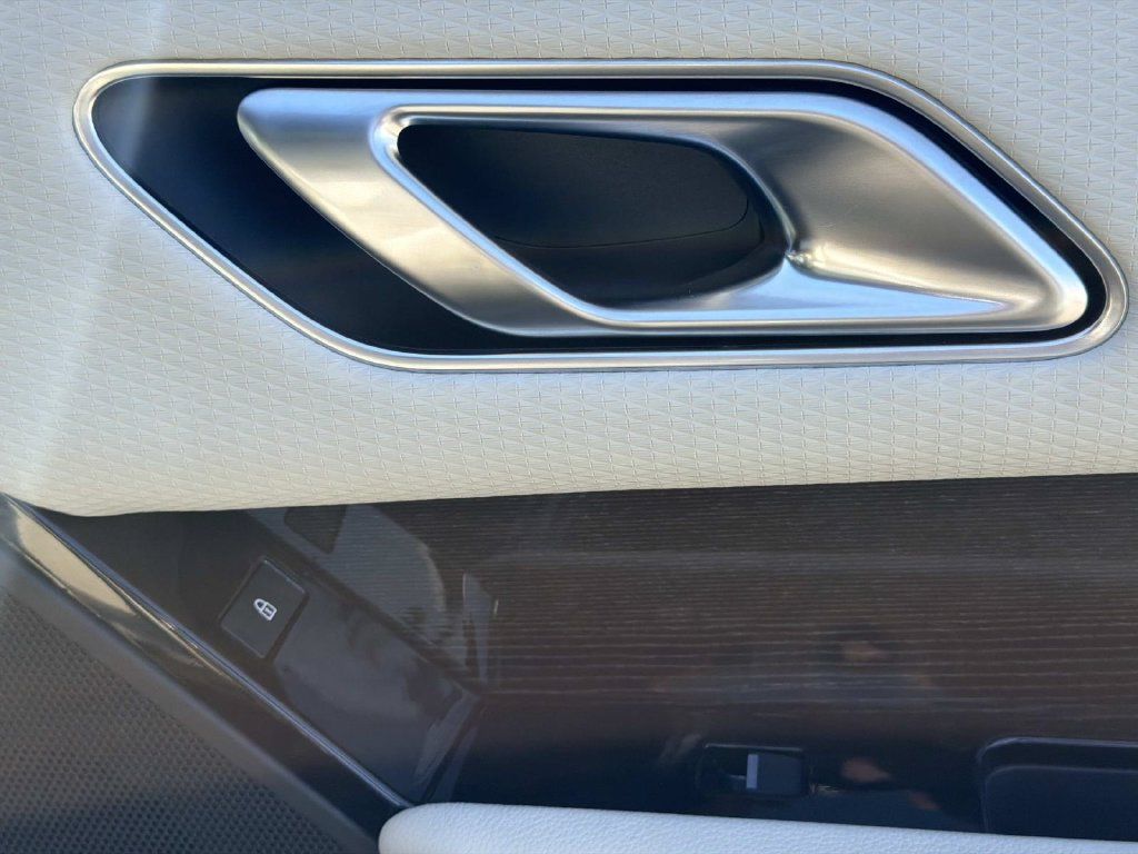 Used 2021 Land Rover Range Rover Velar R-Dynamic S AWD/4WD image 15
