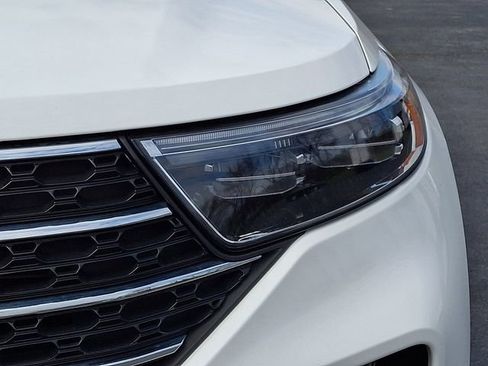 Used 2022 Ford Explorer XLT w/ Equipment Group 202A image 12