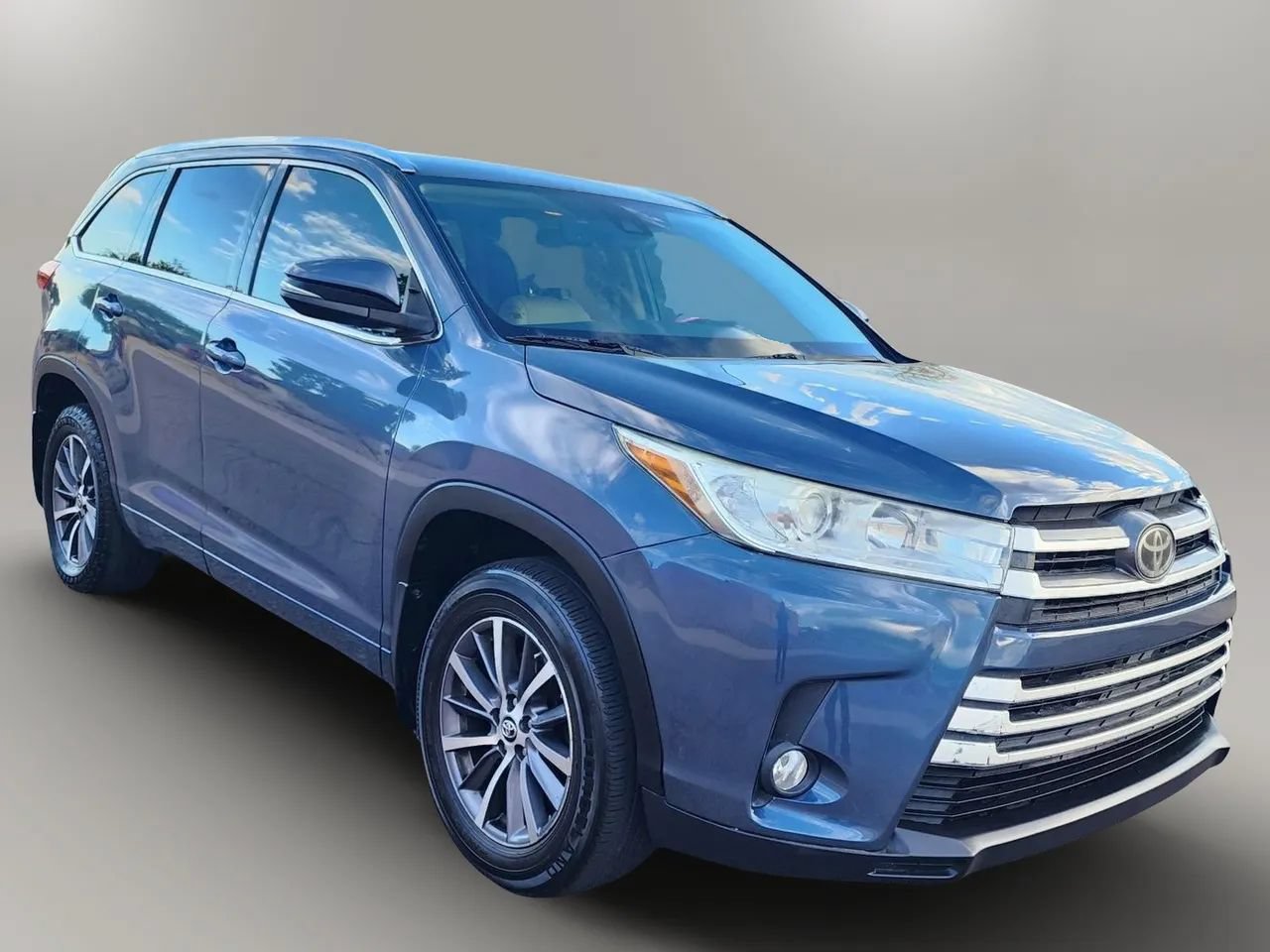 Used 2018 Toyota Highlander XLE AWD/4WD image 10