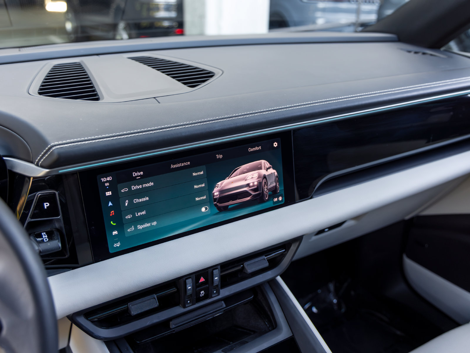Certified 2025 Porsche Macan Electric RWD image 37