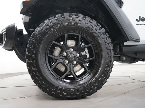 Used 2025 Jeep Wrangler Willys AWD/4WD image 28