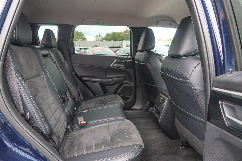 Used 2024 Mitsubishi Outlander AWD image 13