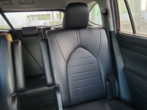 Used 2023 Toyota Highlander XLE FWD image 22