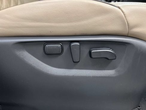 Used 2022 Nissan Armada Platinum w/ Captain's Chairs Package RWD image 37