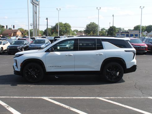 New 2027 Chevrolet Traverse RS w/ LPO, Floor Liner Package AWD/4WD image 7