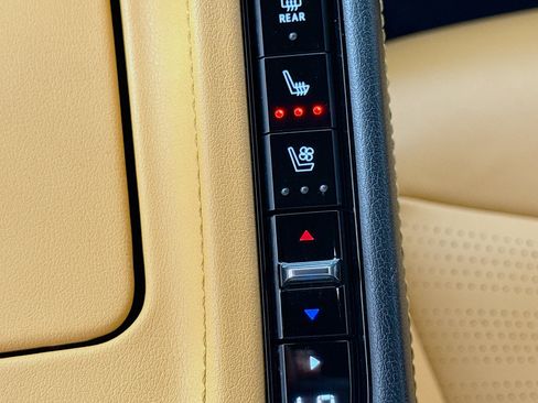 Used 2024 Chevrolet Corvette Stingray Preferred Conv w/ Z51 Performance Package RWD image 23