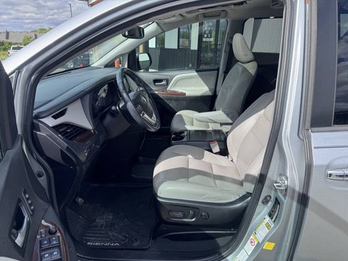 Used 2019 Toyota Sienna Limited AWD/4WD image 10