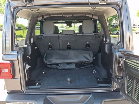 Used 2025 Jeep Wrangler Unlimited Sahara w/ Safety Group AWD/4WD image 32