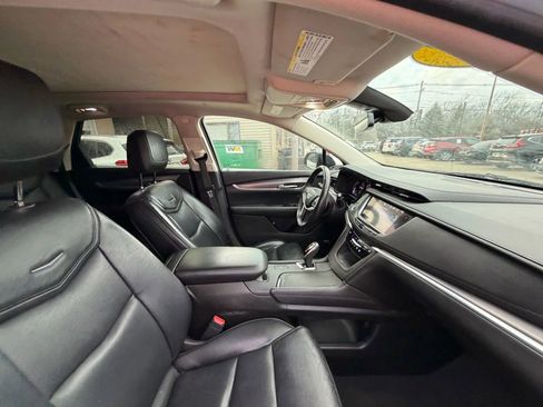 Used 2017 Cadillac XT5 Luxury w/ Driver Awareness Package image 12