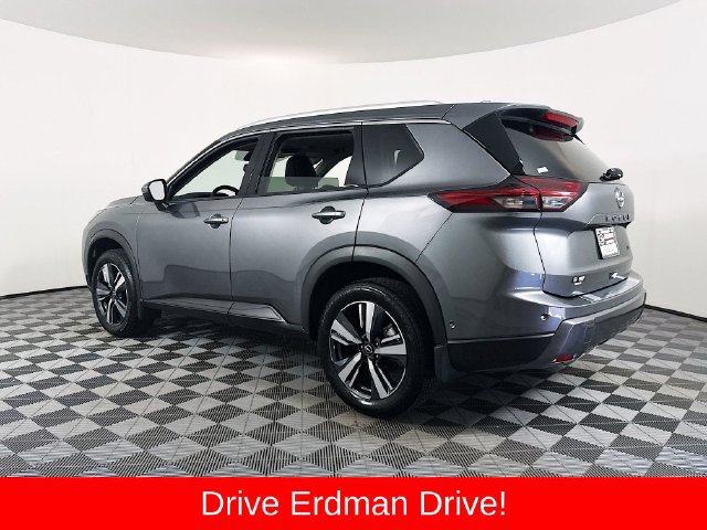 Used 2025 Nissan Rogue SL FWD image 21