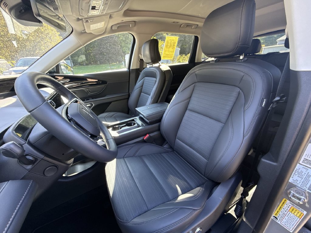 Used 2026 Lincoln Nautilus Reserve AWD/4WD image 11