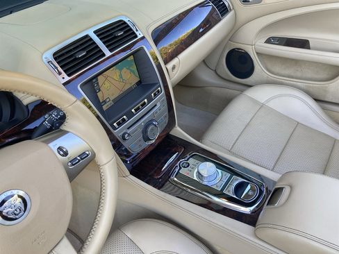 Used 2011 Jaguar XK Convertible image 23