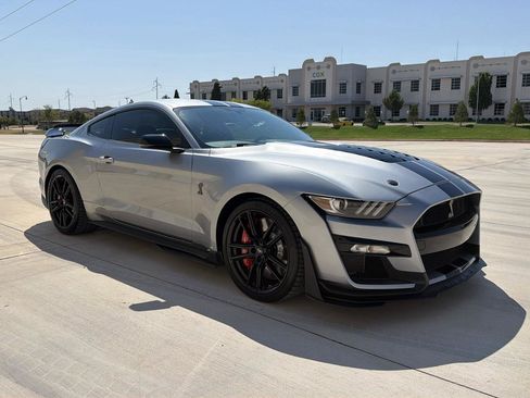 Used 2021 Ford Mustang Shelby GT500 w/ Technology Package RWD image 3