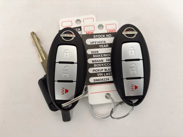 Used 2025 Nissan Frontier SV AWD/4WD image 30