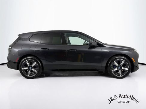 Used 2024 BMW iX xDrive50 w/ Sport Package AWD/4WD image 8
