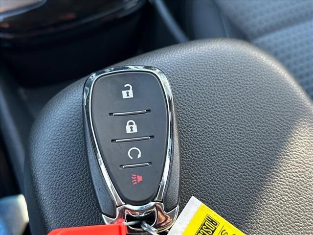 Used 2025 Chevrolet Trax LT w/ Driver Confidence Package FWD image 30