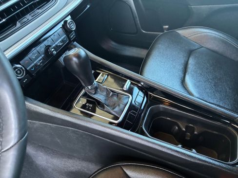 Used 2025 Jeep Compass Limited image 42