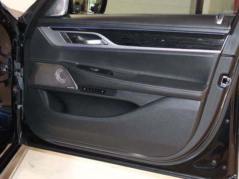 Used 2019 BMW 750i RWD image 63