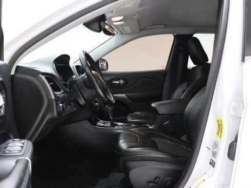 Used 2021 Jeep Cherokee Latitude Plus FWD image 15