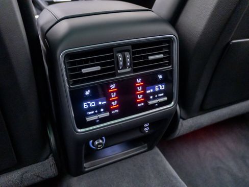 Used 2023 Porsche Cayenne Turbo AWD/4WD image 20